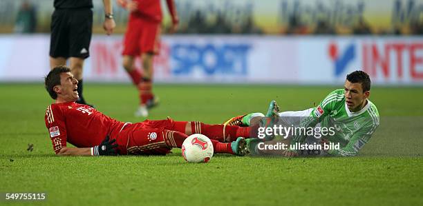 Spieltag, Saison 2012/2013 - Mario Mandzukic, Ivan Perisic, Zweikampf, Aktion, Spielszene, , VfL Wolfsburg - FC Bayern Muenchjen München, Sport,...