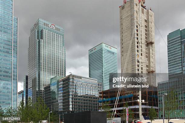 Bankenviertel Canary Wharf in den Londoner Docklands. Bürotürme der 'citi group' und 'HSBC'. Im Vordergrund entsteht ein weiteres Hochhaus