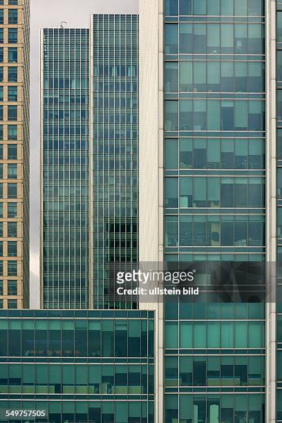 Bankenviertel Canary Wharf in den Londoner Docklands. Glasfassaden der Bürotürme