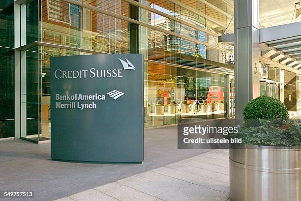 Bankenviertel Canary Wharf London. Eingang zu 'Credit Suisse' , 'Bank of America' und 'Merrill Lynch'