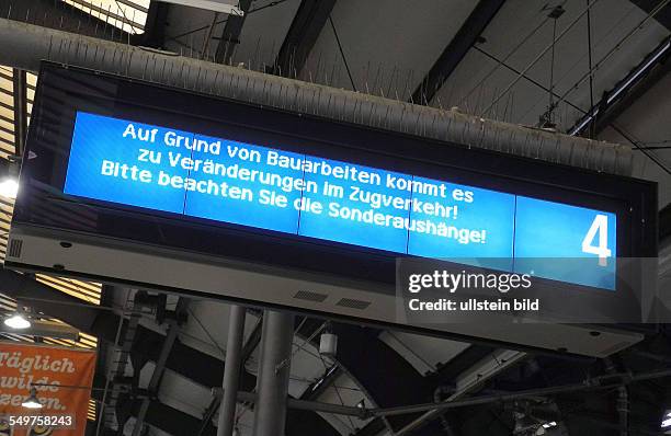 Berlin, Verkehrseinschränkungen auf den Fernbahngleisen seit dem Deckenabsturz am in der unteren Bahnhofshalle des Bahnhof Friedrichstrasse