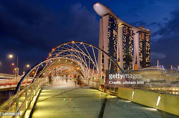 Singapore : Marina Bay Sands Hotel , in the foreground the Helix