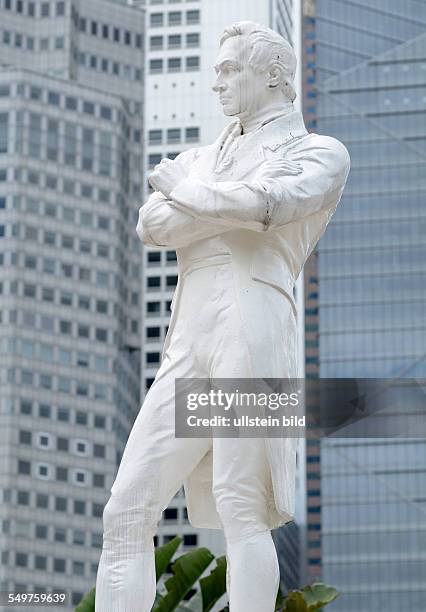 Patung Raffles 128 Raffles Statue Stock Photos, High-Res Pictures, and Images - Getty ...