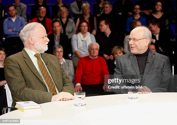 Manfred Lütz und Pater Klaus Mertes in der Talk-Show "maybrit-illner" in Berlin Thema der Sendung: Erschöpfter Papst, erschöpfter Glaube?