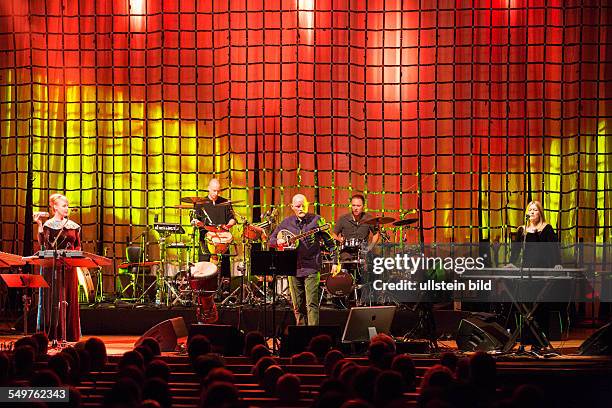 Dead Can Dance, die australische Musikgruppe bei einem Konzert im CCH - Congress Centrum Hamburg.