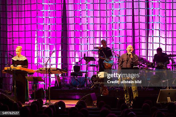 Dead Can Dance, die australische Musikgruppe bei einem Konzert im CCH - Congress Centrum Hamburg.