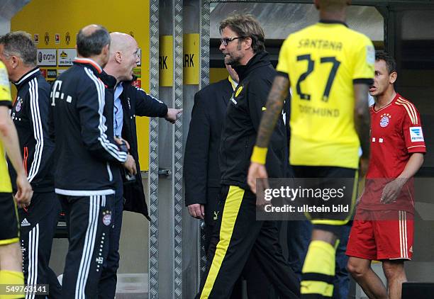 Fussball, Saison 2012-2013, 1. Bundesliga, 32. Spieltag, Borussia Dortmund - FC Bayern München, Matthias Sammer , 3. V.li., und Trainer Jürgen Klopp...