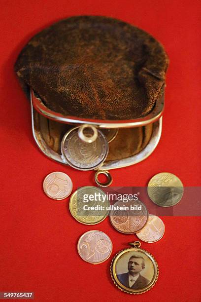 Geld, Geldboerse, Medaillon mit Foto