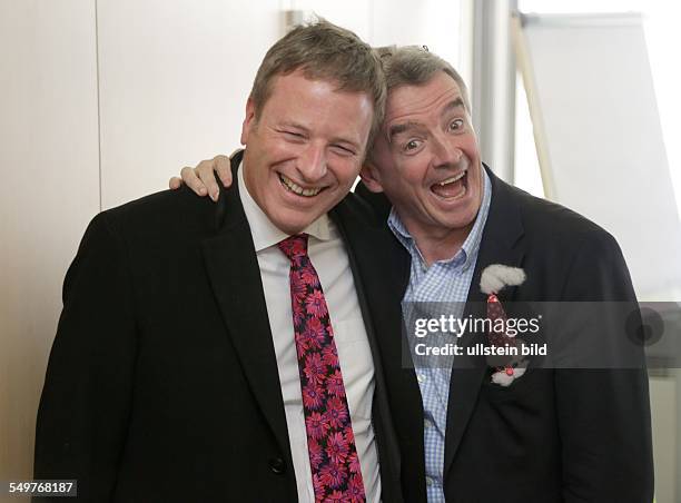 Michael O'Leary , CEO der Fluglinie Ryanair , mit Michael Garvens , Vorsitzender der Geschäftsführung Flughafen Köln/Bonn