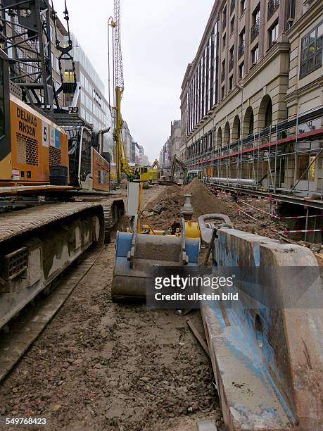 Baustelle Friedrichstrasse - Sichtluken geben Einblicke auf die Bauarbeiten in der Friedrichstrasse in Berlin-Mitte