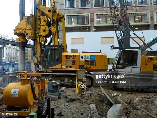 Baustelle Friedrichstrasse - Sichtluken geben Einblicke auf die Bauarbeiten in der Friedrichstrasse in Berlin-Mitte