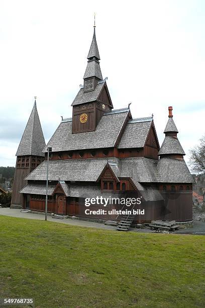 Hier am Hang des Hausberges steht die Gustav-Adolf-Stabkirche, eine Nachbildung der Stabkirche in Borgund, Norwegen 1907-1908 aus Fichtenholz erbaut