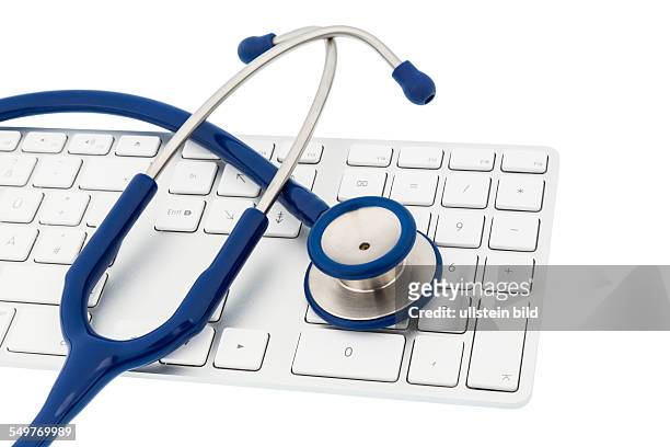 Stethoskop und Tastatur eines Computers, Symbolfoto für Diagnostik und Terminverwaltung