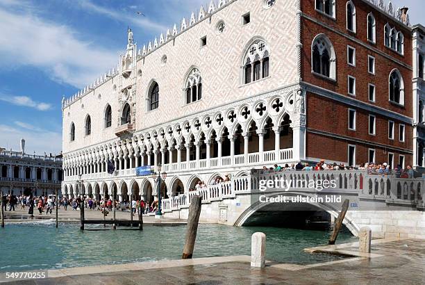 Doge's Palace Palazzo Ducale with the Straw bridge Ponte della Paglia in Venice.