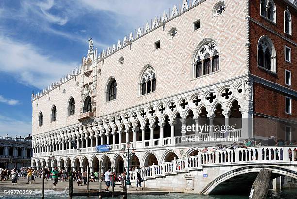 Doge's Palace Palazzo Ducale with the Straw bridge Ponte della Paglia in Venice.