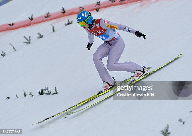 Krzysztof Mietus mit einer Telemarklandung waehrend dem FIS Skispringen Weltcup bei der 61. Vierschanzentournee, am 1. Januar 2013 in Garmisch...