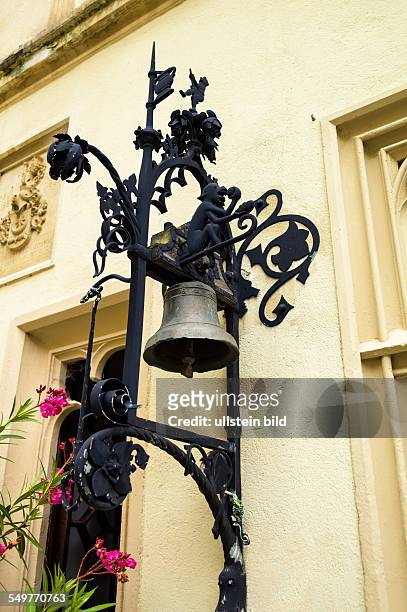 Eine schöne Glocke auf einer Villa zum ankündigen des Besuches