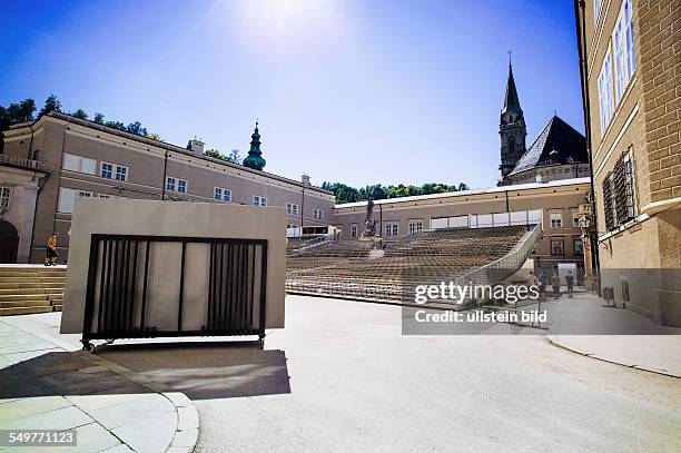 Österreich, Salzburg, Domplatz. Im Sommer ist der Domplatz die Bühne für das Schauspiel "Jedermann"