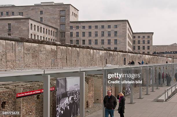Die Topographie des Terrors ist ein seit 1987 bestehendes Projekt in Berlin zur Dokumentation und Aufarbeitung des Terrors der Nationalsozialisten in...