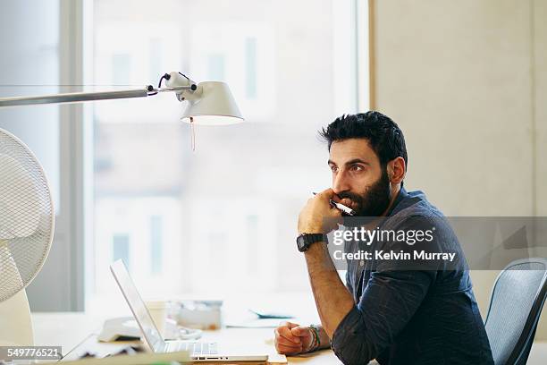 shoreditch office - meditar fotografías e imágenes de stock