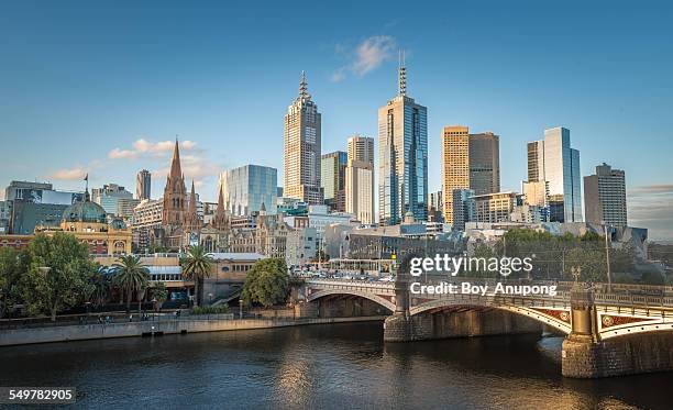 the city of melbourne, australia. - melbourne australië stockfoto's en -beelden