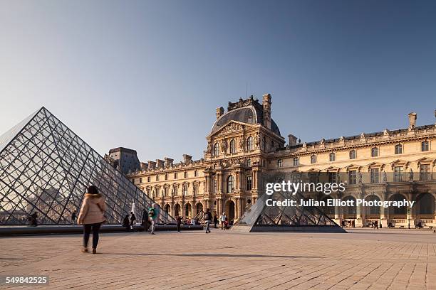 the louvre museum in paris, france - le louvre photos et images de collection