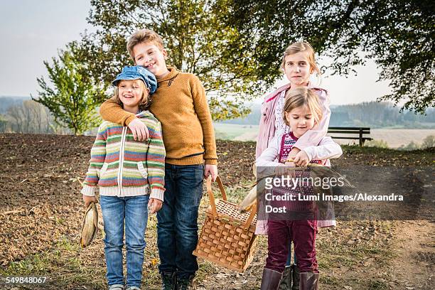 children carrying picnic basket - alexandra dost stock-fotos und bilder