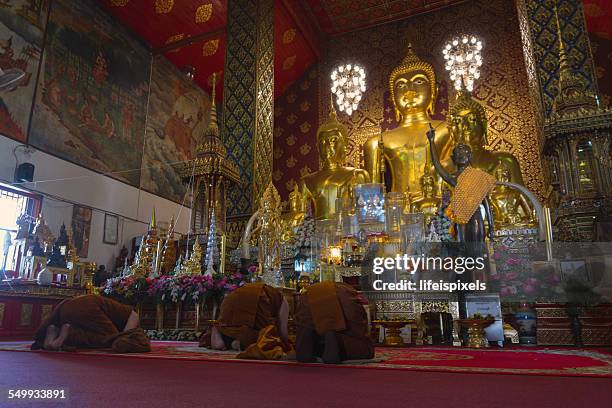 monks paying respect to lord buddha - lifeispixels stock pictures, royalty-free photos & images