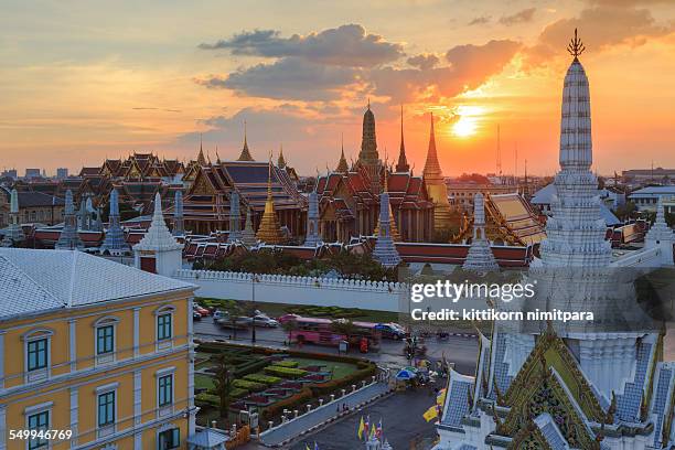 wat phra kaew in sunset,thailand - emerald green office stock pictures, royalty-free photos & images