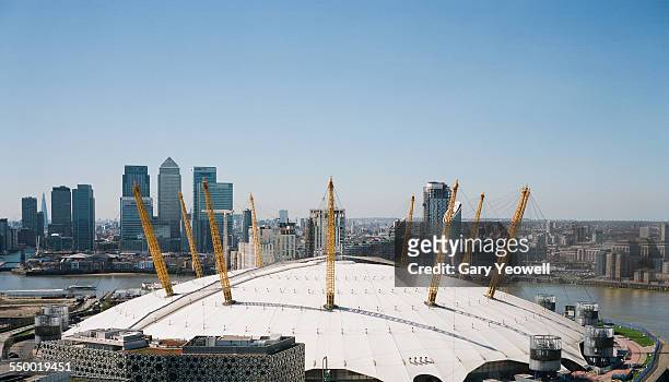 02 arena, canary wharf and city skyline - the o2 england stock pictures, royalty-free photos & images