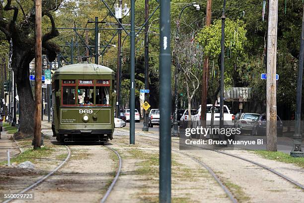 st. charles street streetcar in garden district - new orleans city stock-fotos und bilder