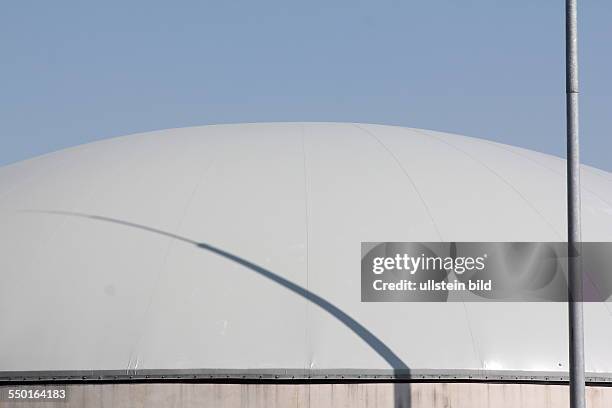 Deutschland. NRW, Witten: compensation reservoir from a biogas plant