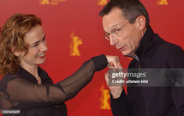 Regiesseur Patrice Leconte und Schauspielerin Sandrine Bonnaire anlässlich der Präsentation des Films -Confidences Trop Intimes- auf den 54....