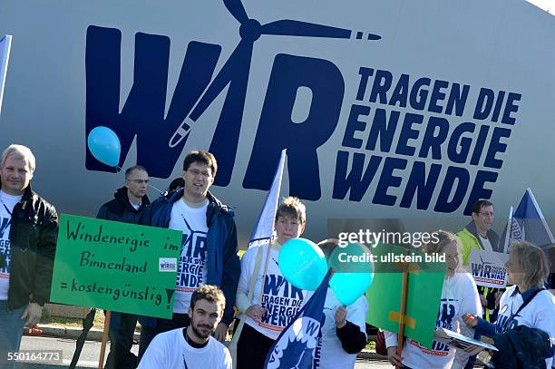 Demonstration unter dem Motto -Wir tragen die Energiewende- für das Erneuerbare-Energien-Gesetz in Berlin