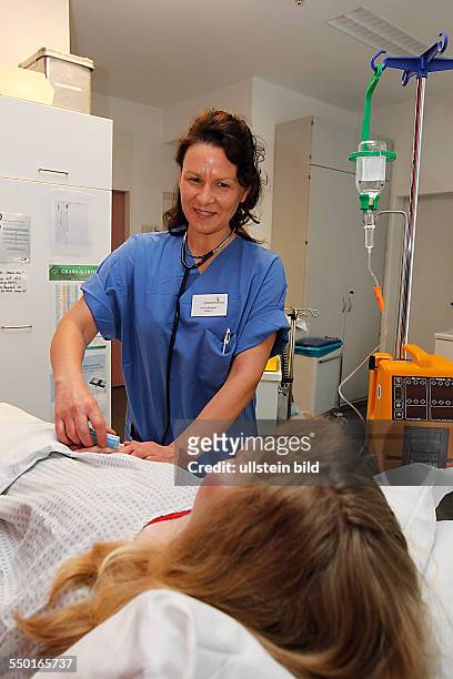 Von den Lesern der Rätselzeitschrift "Gute Laune" wuede Simone Michaelis 45 zur freundlichsten Krankenschwester Deutschlands gewählt , sie arbeitet...