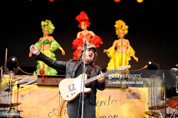 Zucchero - Adelmo Fornaciari - der italienische Singer-Songwriter bei einem Konzert auf der openair-Buehne/Freilichtbuehne im Stadtpark Hamburg.