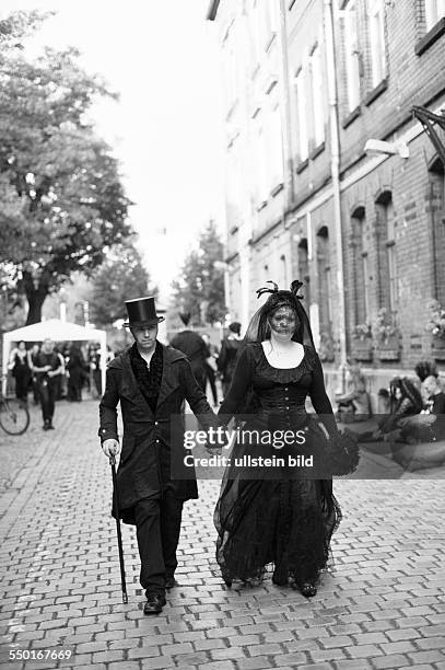 Besucher auf dem 20. Wave-Gotik-Treffen in Leipzig