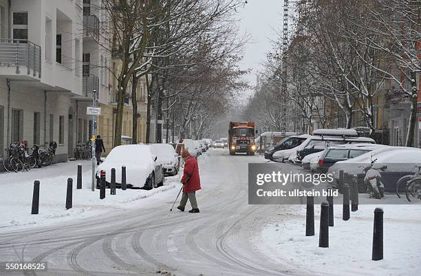 Wintereinbruch in Berlin - Glättegefahr besonders für ältere Menschen