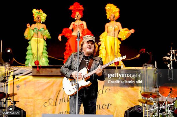 Zucchero - Adelmo Fornaciari - der italienische Singer-Songwriter bei einem Konzert auf der openair-Buehne/Freilichtbuehne im Stadtpark Hamburg.