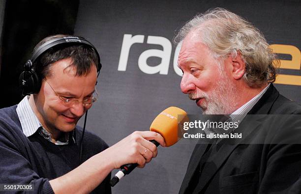 Moderator Knut Elstermann und Regisseur Wolfgang Becker anlässlich des RadioEins Nighttalk am Rande der 59. Berlinale in Berlin