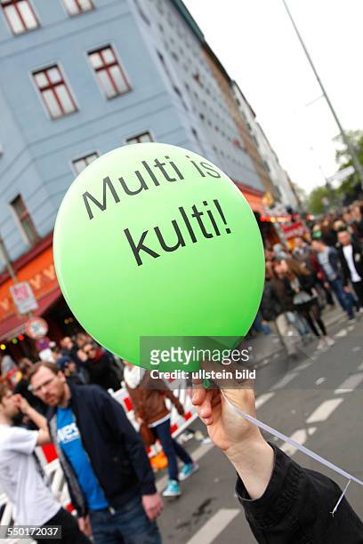 Berlin Kreuzberg : 11. Myfest 2013 in Kreuzberg 36. Ca. 40.000 Teilnehmer feierten friedlich am 1. Mai 2013 in der Oranienstraße und in den...