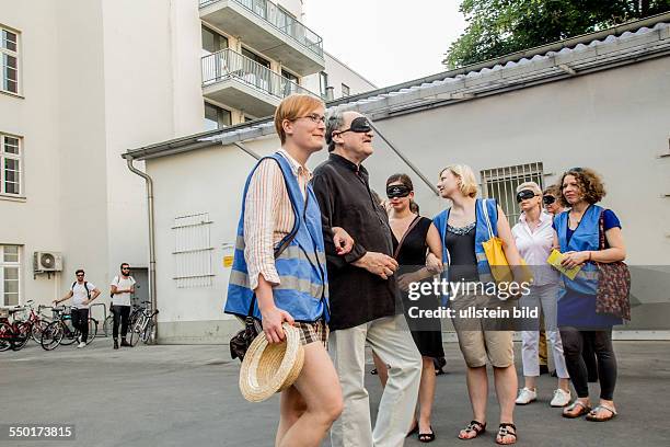 Gehörte Stadt: Hören, nicht Sehen Ein Gang ins Ungewisse CITYTOUR, 17. - 19. JUNI ocelot, Buchhandlung jeweils 19:00 Uhr, zusätzl. Villa Elisabeth...