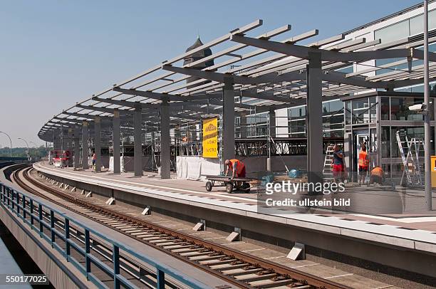Das Metallgerüst für die Überdachung des Regionalbahnsteiges auf der Ringbahnebene auf dem Bahnhof Ostkreuz ist fertig gestellt.