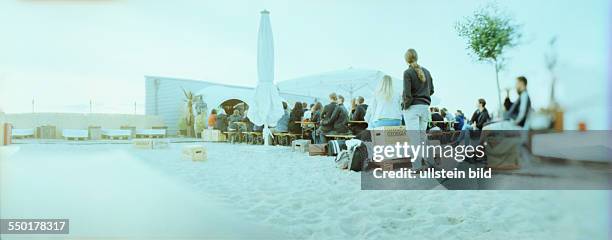 Lomografie - Public Viewing in der Strandbar -Deck 5- auf dem Dach des Parkhauses der Schönhauser Allee Arcaden des Fußballspieles Deutschland -...