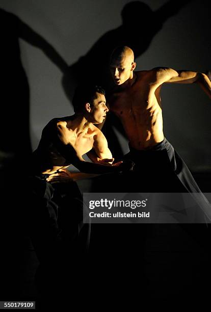 Mit dem Stück "SubsTanz 13" feiert die Donlon Dance Company/Ballett des Saarländischen Staatstheaters am Samstag den die vorletzte Premiere der...