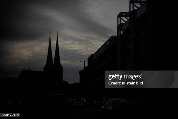 Lomografie - Türme der Nikolaikirche in Berlin-Mitte