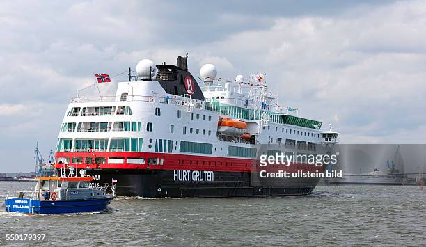 Hochseekreuzfahrtschiff " MS Fram " im Stralsunder Hafen. Das norwegische Schiff der Hurtigruten-Flotte legt als erster Expeditionskreuzfahrer in...