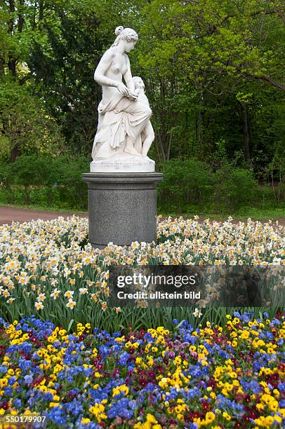 Skulpturen im Großen Garten in Dresden, dem zentralen Park im Zentrum von Dresden. Der Große Garten ist mit seinen Wiesen, Blumenrabatten,...
