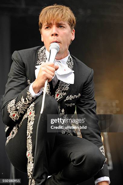 The Hives - die schwedische Alternative-Rockband mit Saenger Howlin Pelle Almqvist, Per Almqvist live beim Hurricane Festival 2013: Rock- und...