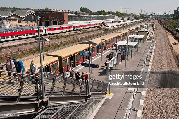 Der neue Bahnsteig des S-Bahnhofes Warschauer Straße in Berlin-Friedrichshain. Dieser S-Bahnhof wird neu gebaut. Nach Fertigstellung der beiden...